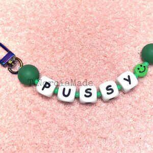 PUS$Y: Silicone Offensive Keychain: Forest Green